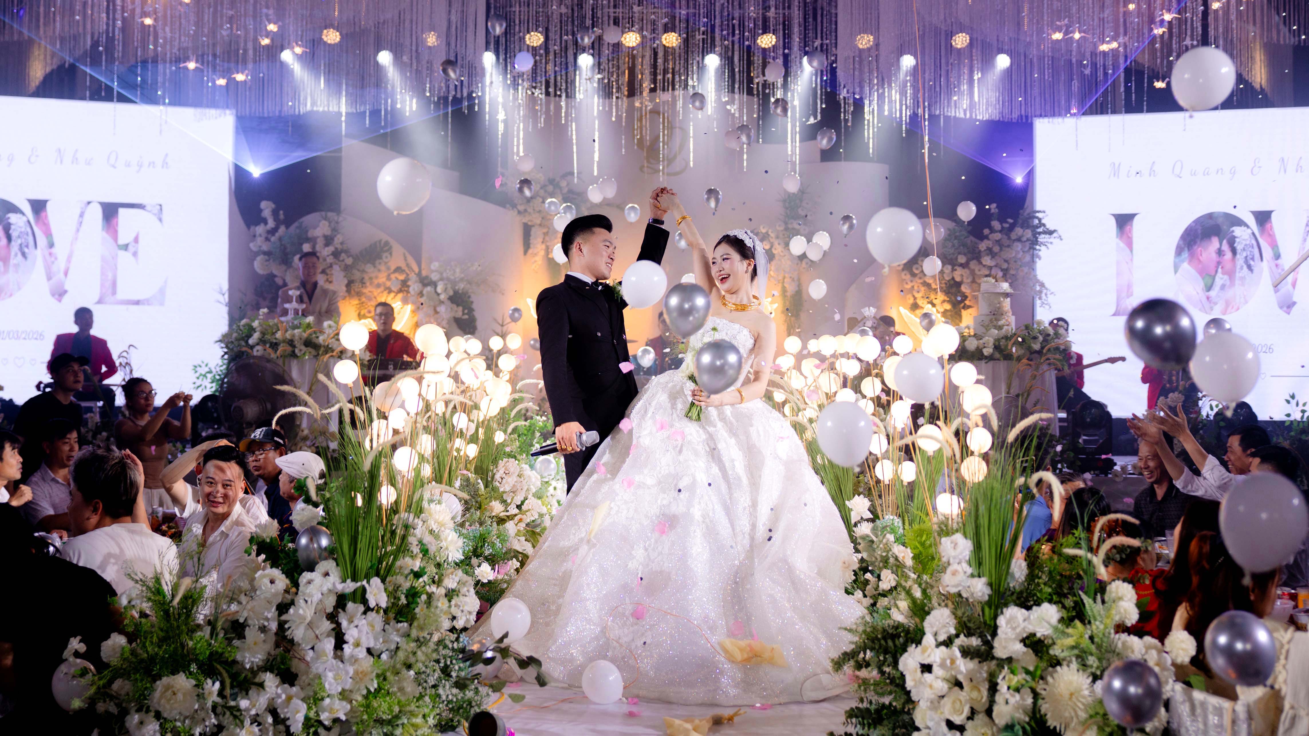 Tiệc cưới lung linh